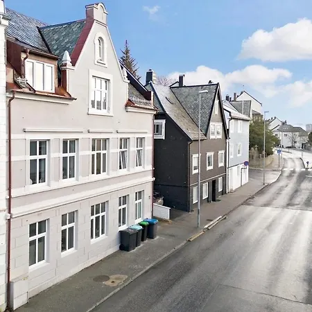Modern 4 Center * Ålesund